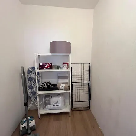 Spacious 2 Bedroom 1 Stop From Historical Center Apartament Koszyce