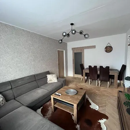 Spacious 2 Bedroom 1 Stop From Historical Center Apartament *
