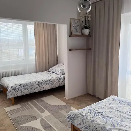 Spacious 2 Bedroom 1 Stop From Historical Center